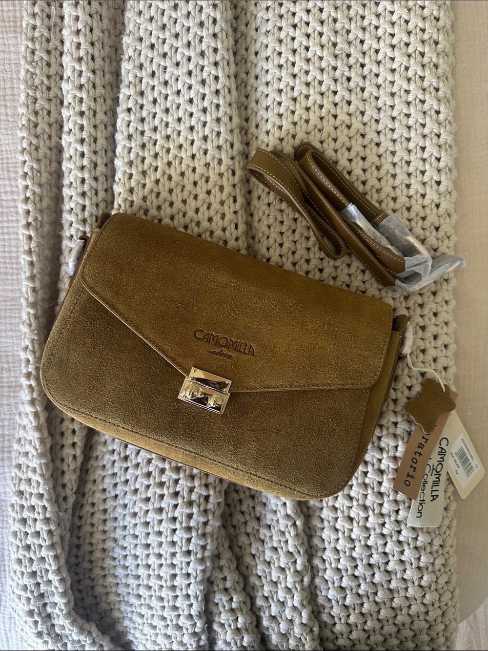 AUTHENTIC ITALIAN CAMOMILLA - cognac Suede Crossbody Bag